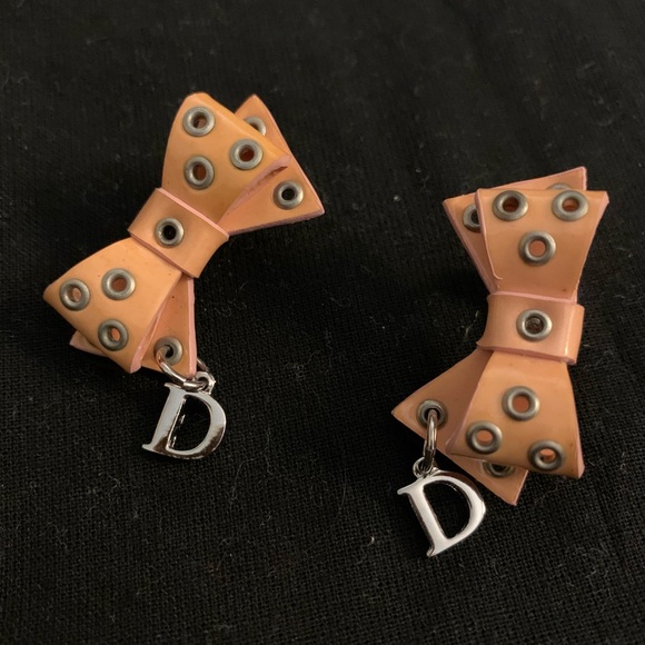 Dior Pink Patent Leather Bow Eyelet Earrings - Picture 1 of 8